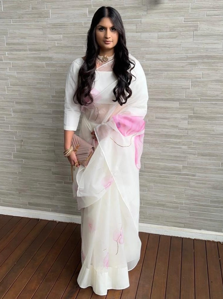 Buy Bong ButiQ Embellished Lucknow Chikankari Tissue White Sarees Online @  Best Price In India | Flipkart.com