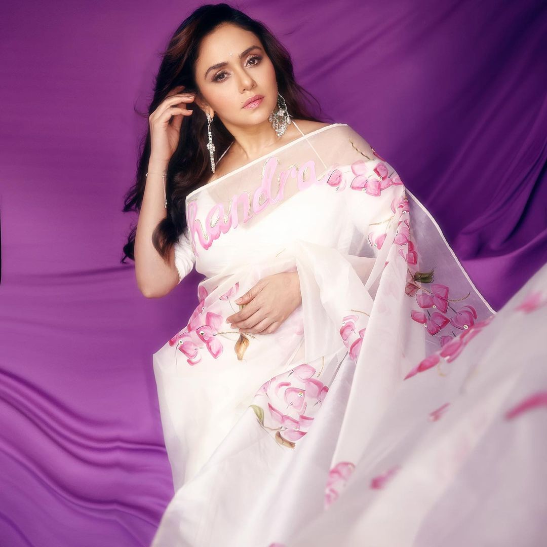 Radiant in Pink: Manushi Chhillar's Saree Elegance | Manushi Chhillar Photo  Talk