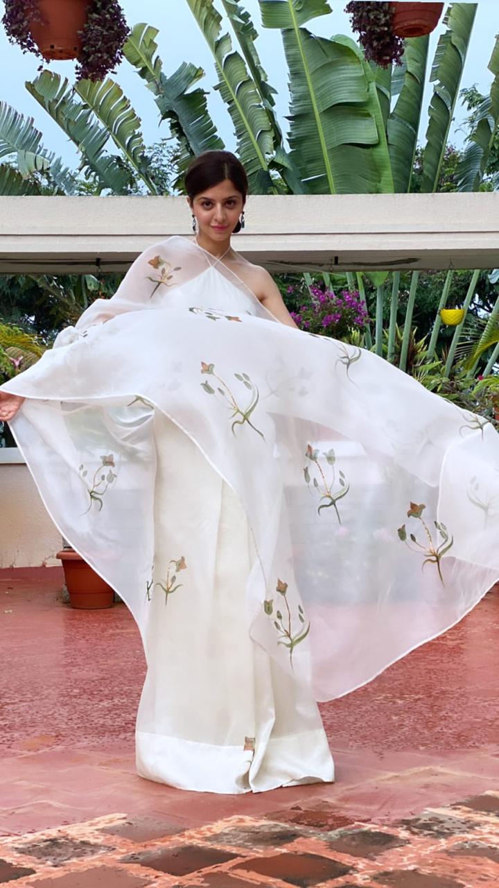 Fatima Sana Shaikh's weightless organza Picchika sari is a timeless number  that will last you years | VOGUE India